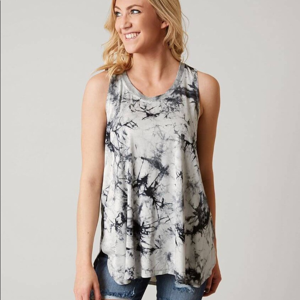3/25🌼Hem and Thread Tye Dye Shirt🌼🌼